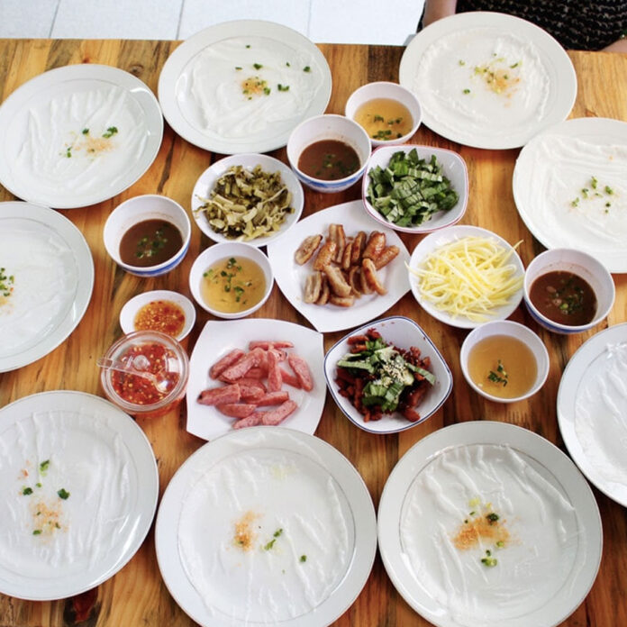 Trải nghiệm bánh ướt Ban Mê giữa lòng Sài Gòn